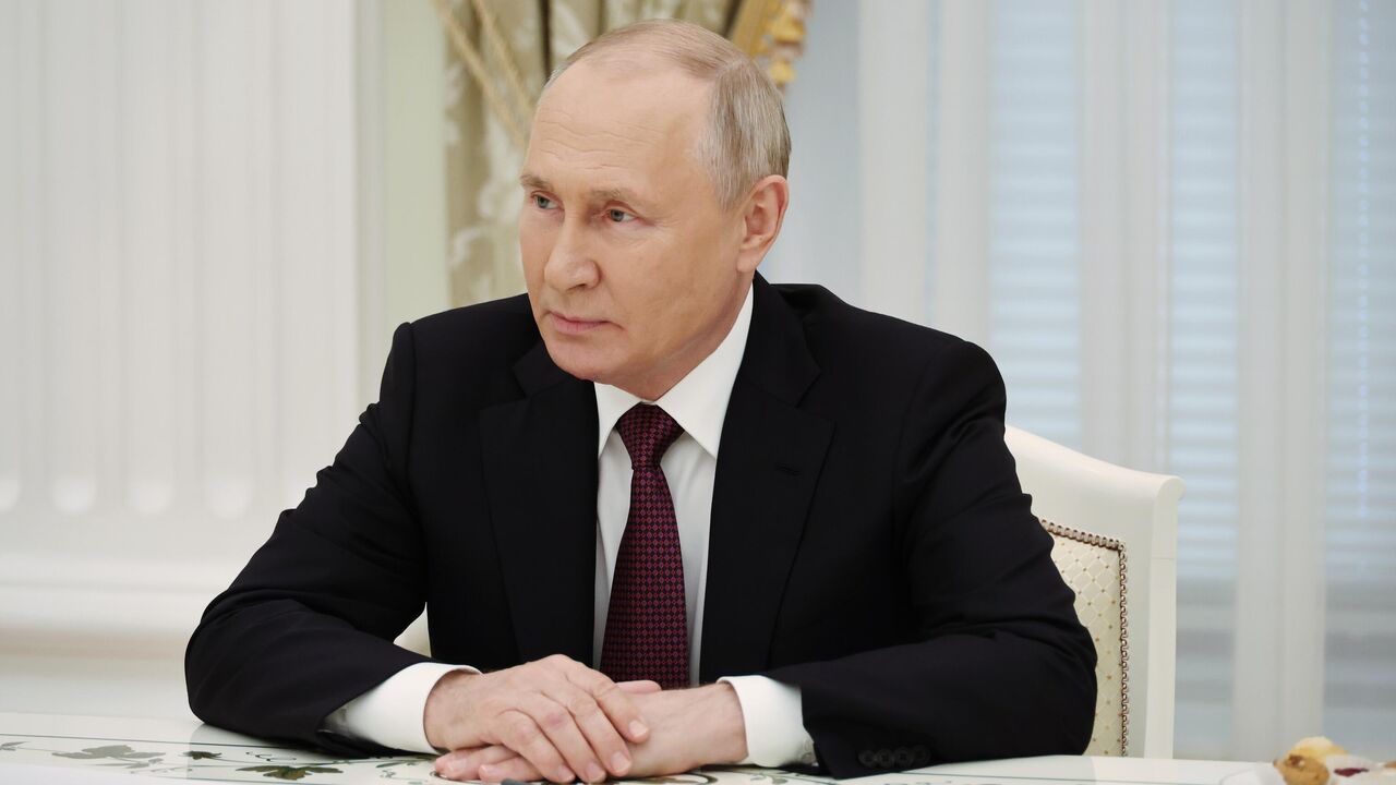 Путин подписал указ об установлении в России нового почетного звания